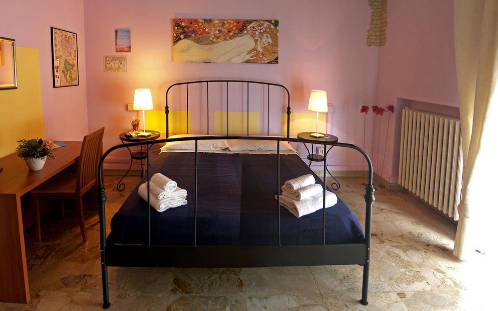 B&B Cameracaffe Centro Arezzo Exterior photo